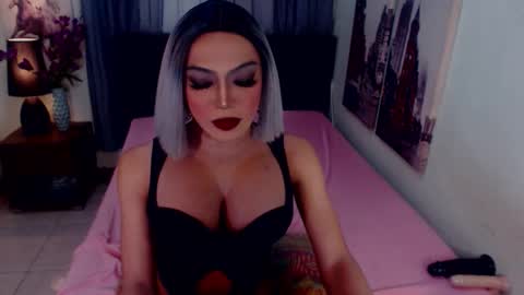 Snapshot of emeraldshemales chatting on 03/09/26, 06:06 Emerald online show from 03/09/26, 06:06