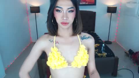 Snapshot of emerladmore chatting on 07/22/26, 05:49 emerladmore online show from 07/22/26, 05:49