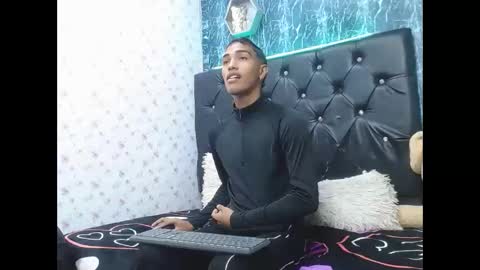 Snapshot of emersson_sex18 chatting on 01/13/26, 02:22 emersson_sex18 online show from 01/13/26, 02:22