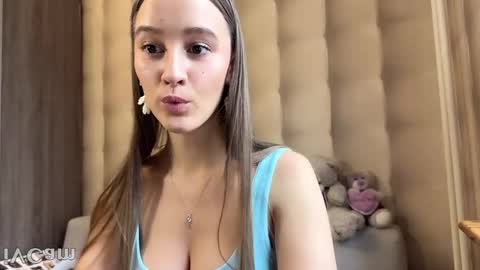 emi__ly online show from 11/25/25, 08:25