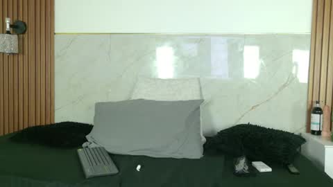 Snapshot of emi_bloom chatting on 05/15/26, 12:12 emi_bloom online show from 05/15/26, 12:12