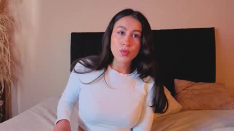 Snapshot of emigomez_ chatting on 10/09/25, 12:36 Emilia Gomez online show from 10/09/25, 12:36