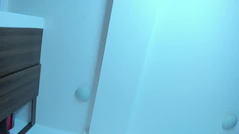 Emi online show from 02/18/25, 06:37