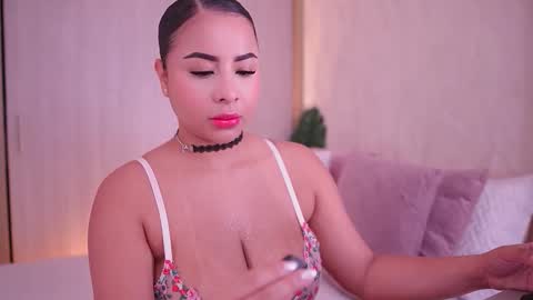 Snapshot of emiily_bell chatting on 11/03/25, 03:02 online show from 11/03/25, 03:02