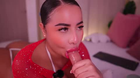 Snapshot of emiily_bell chatting on 11/15/25, 04:25 online show from 11/15/25, 04:25