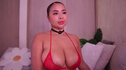 Snapshot of emiily_bell chatting on 11/29/25, 04:21 online show from 11/29/25, 04:21