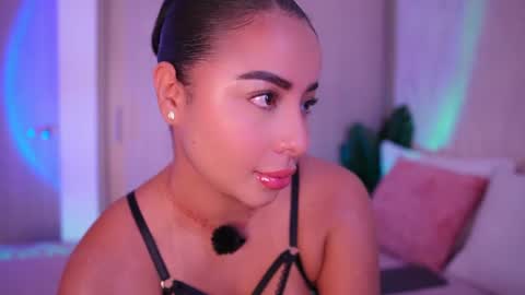 Snapshot of emiily_bell chatting on 07/11/26, 07:27 online show from 07/11/26, 07:27