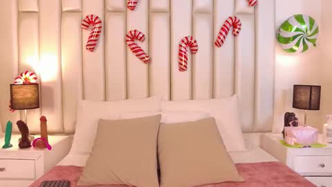 EMILY ROBERTS online show from 12/17/25, 03:01