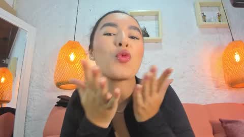 Emily online show from 12/04/25, 12:03