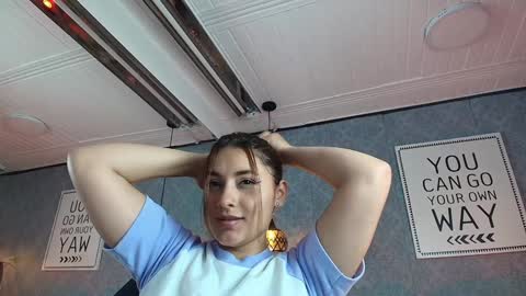 Snapshot of emiily_w1 chatting on 01/20/25, 09:43 Emily online show from 01/20/25, 09:43