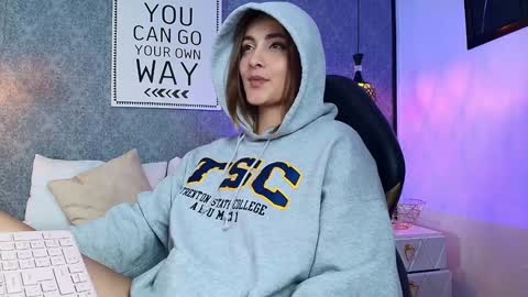 Snapshot of emiily_w1 chatting on 01/21/25, 06:55 Emily online show from 01/21/25, 06:55