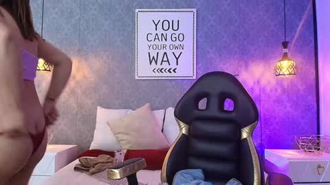 Snapshot of emiily_w1 chatting on 01/21/25, 09:57 Emily online show from 01/21/25, 09:57