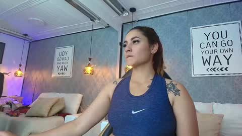 Snapshot of emiily_w1 chatting on 01/27/25, 04:22 Emily online show from 01/27/25, 04:22