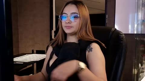 Snapshot of emiily_w1 chatting on 10/08/25, 10:57 Emily online show from 10/08/25, 10:57