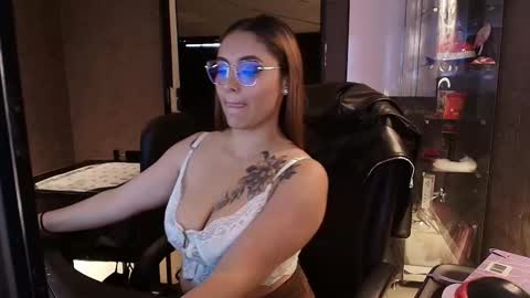 Snapshot of emiily_w1 chatting on 10/13/25, 11:32 Emily online show from 10/13/25, 11:32