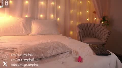 Snapshot of emiilycampbell chatting on 12/22/24, 03:00 Emily Campbell online show from 12/22/24, 03:00