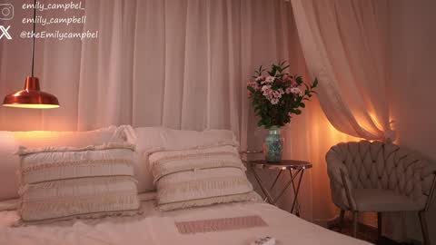 Snapshot of emiilycampbell chatting on 11/10/25, 11:48 Emily Campbell online show from 11/10/25, 11:48