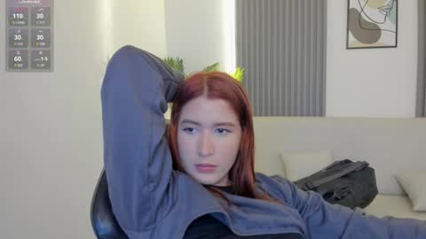 Snapshot of emiilycutex_ chatting on 12/28/24, 01:17 online show from 12/28/24, 01:17