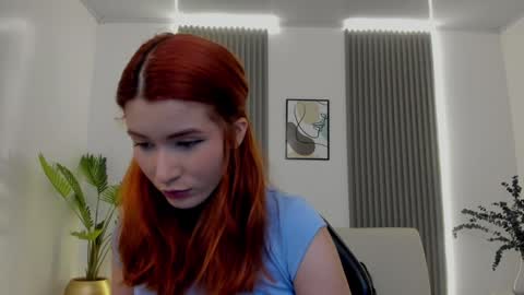 Snapshot of emiilycutex_ chatting on 01/10/25, 12:04 online show from 01/10/25, 12:04
