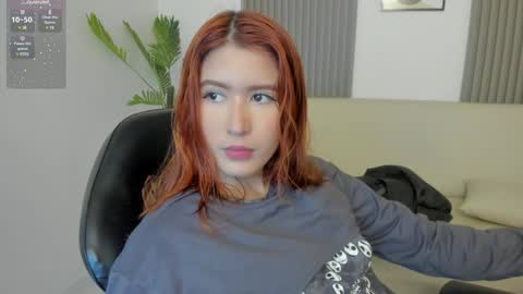 Snapshot of emiilycutex_ chatting on 01/14/25, 12:03 online show from 01/14/25, 12:03