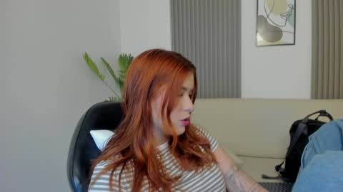 Snapshot of emiilycutex_ chatting on 01/16/25, 12:09 online show from 01/16/25, 12:09