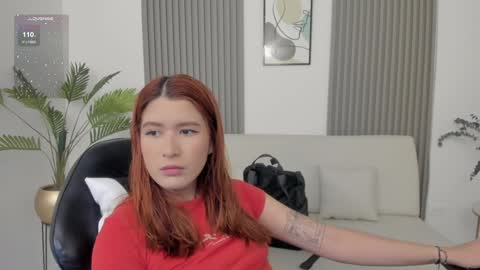 Snapshot of emiilycutex_ chatting on 01/22/25, 12:06 online show from 01/22/25, 12:06