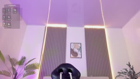 Snapshot of emiilycutex_ chatting on 01/22/25, 06:10 online show from 01/22/25, 06:10