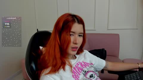 Snapshot of emiilycutex_ chatting on 01/28/25, 12:11 online show from 01/28/25, 12:11
