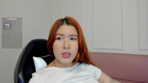 Snapshot of emiilycutex_ chatting on 02/01/25, 12:05 online show from 02/01/25, 12:05