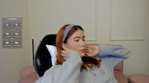 Snapshot of emiilycutex_ chatting on 02/03/25, 12:14 online show from 02/03/25, 12:14