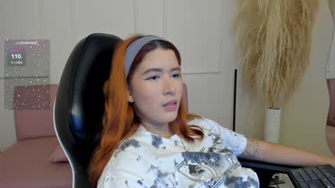 Snapshot of emiilycutex_ chatting on 02/04/25, 12:11 online show from 02/04/25, 12:11