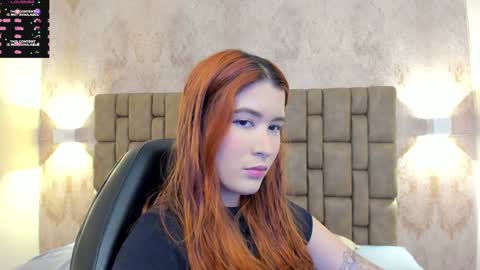 Snapshot of emiilycutex_ chatting on 02/07/25, 12:06 online show from 02/07/25, 12:06