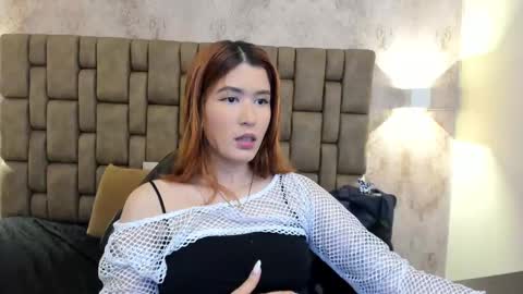 Snapshot of emiilycutex_ chatting on 02/14/25, 12:14 online show from 02/14/25, 12:14