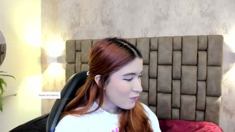 Snapshot of emiilycutex_ chatting on 02/18/25, 12:17 online show from 02/18/25, 12:17