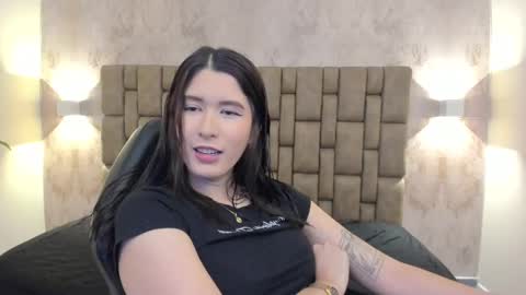 Snapshot of emiilycutex_ chatting on 02/24/25, 12:16 online show from 02/24/25, 12:16