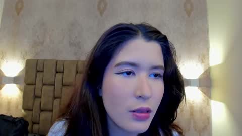 Snapshot of emiilycutex_ chatting on 02/25/25, 12:13 online show from 02/25/25, 12:13