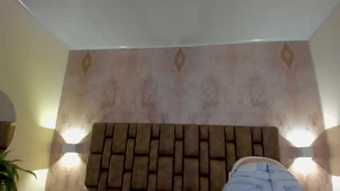 Snapshot of emiilycutex_ chatting on 03/01/25, 12:23 online show from 03/01/25, 12:23