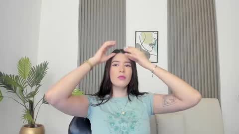 Snapshot of emiilycutex_ chatting on 03/03/25, 12:16 online show from 03/03/25, 12:16