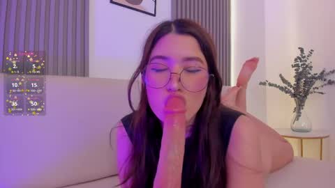 Snapshot of emiilycutex_ chatting on 03/03/25, 03:20 online show from 03/03/25, 03:20