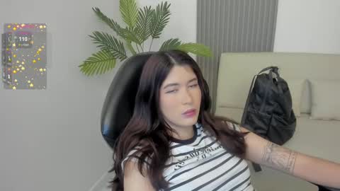Snapshot of emiilycutex_ chatting on 03/06/25, 12:09 online show from 03/06/25, 12:09