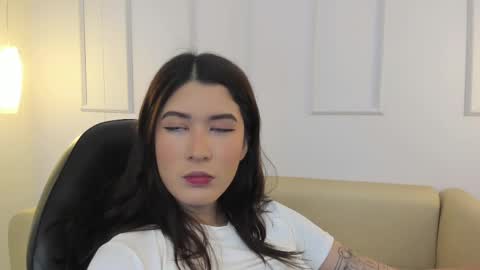 Snapshot of emiilycutex_ chatting on 03/10/25, 12:15 online show from 03/10/25, 12:15