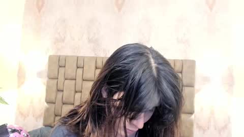 Snapshot of emiilycutex_ chatting on 09/30/25, 12:10 online show from 09/30/25, 12:10