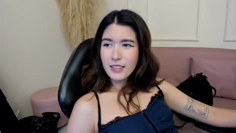 Snapshot of emiilycutex_ chatting on 10/03/25, 12:13 online show from 10/03/25, 12:13