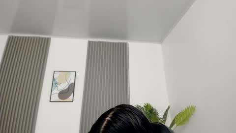 Snapshot of emiilycutex_ chatting on 10/07/25, 12:13 online show from 10/07/25, 12:13