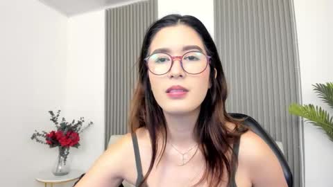 Snapshot of emiilycutex_ chatting on 10/08/25, 12:14 online show from 10/08/25, 12:14