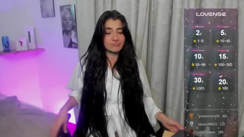 emilayton_ online show from 01/25/25, 10:40