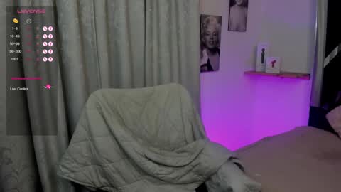 emilayton_ online show from 02/11/25, 04:33