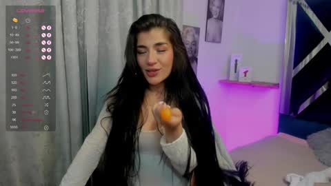 emilayton_ online show from 02/19/25, 04:55