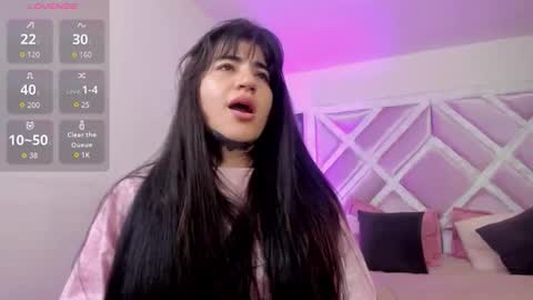 emilayton_ online show from 10/23/25, 06:39