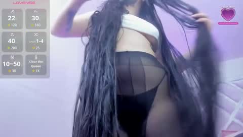 emilayton_ online show from 10/25/25, 08:03